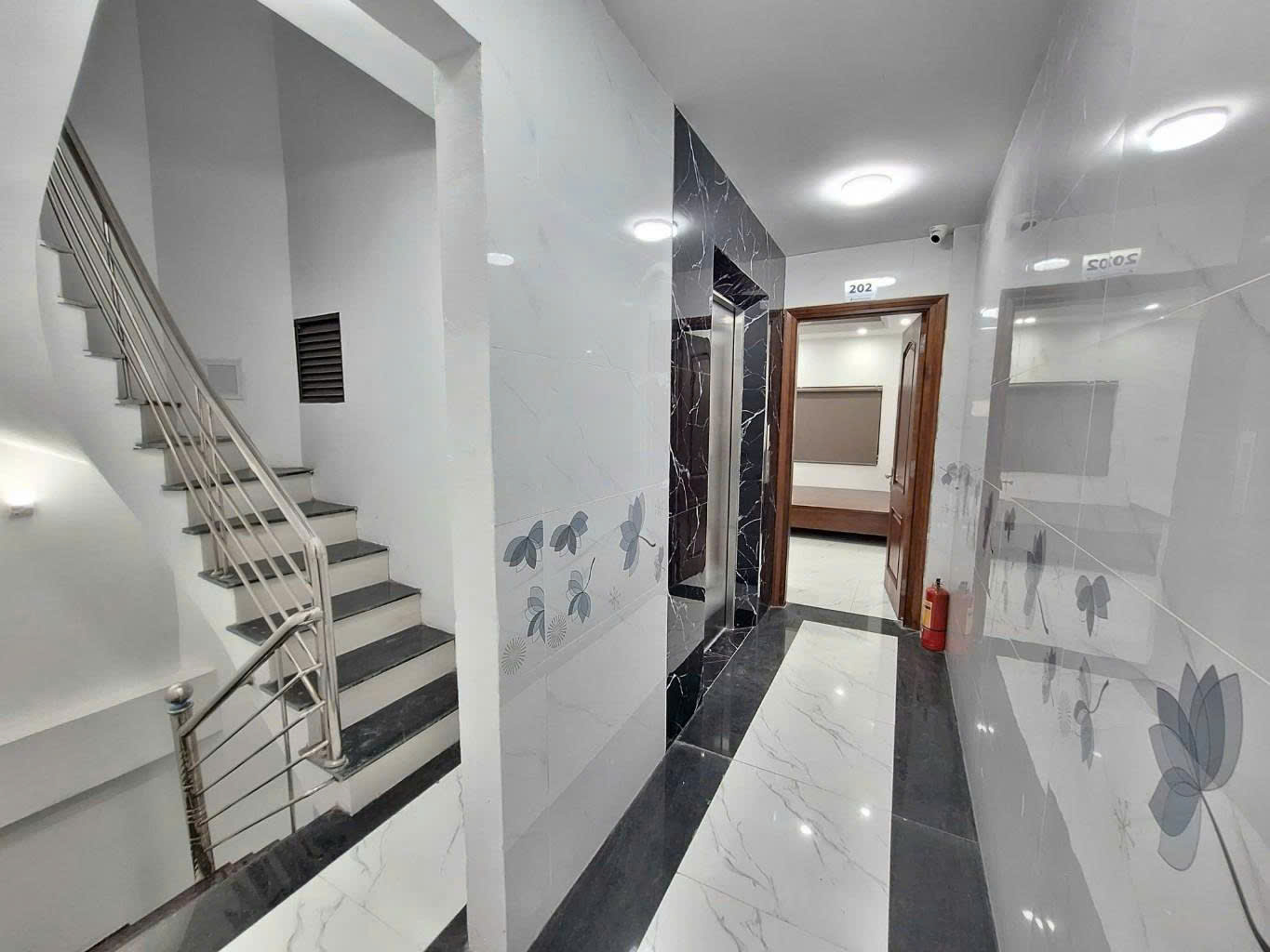 Gà đẻ trứng vàng, Doanh thu 1 tỷ/ năm. Bán tòa CCMN Nguyễn Đức Cảnh 88m 8T thang máy. Giá hơn 21 tỷ